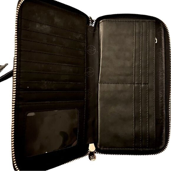 Great🎉 Condition ADRIENNE VITTADINI studio wallet approx 8x4.5- Elegant! - Picture 5 of 9